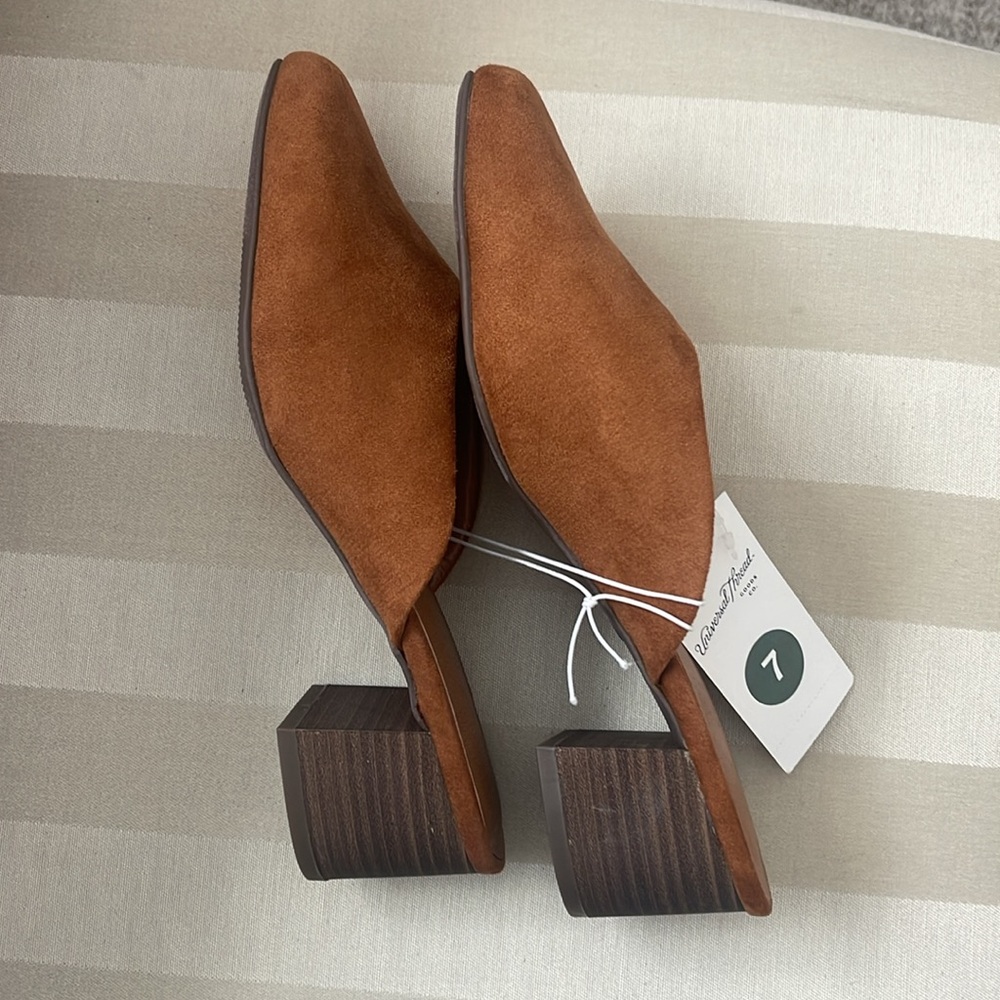 Universal Thread Size 7 Cognac Mules
